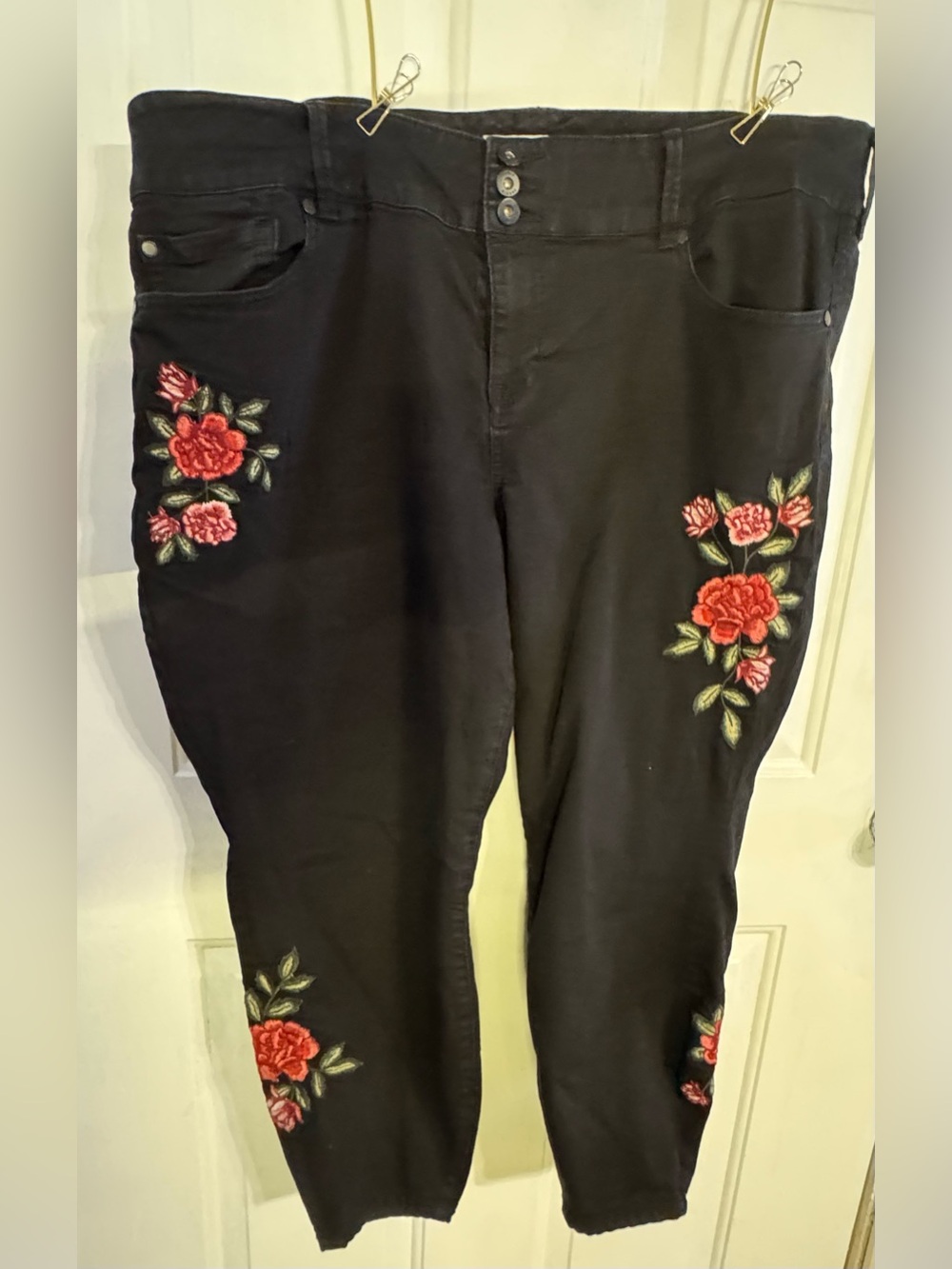 Torrid Floral Embroidered Black Jeggings Size 24S